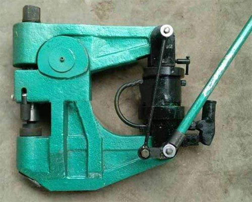 軌道液壓擠孔機