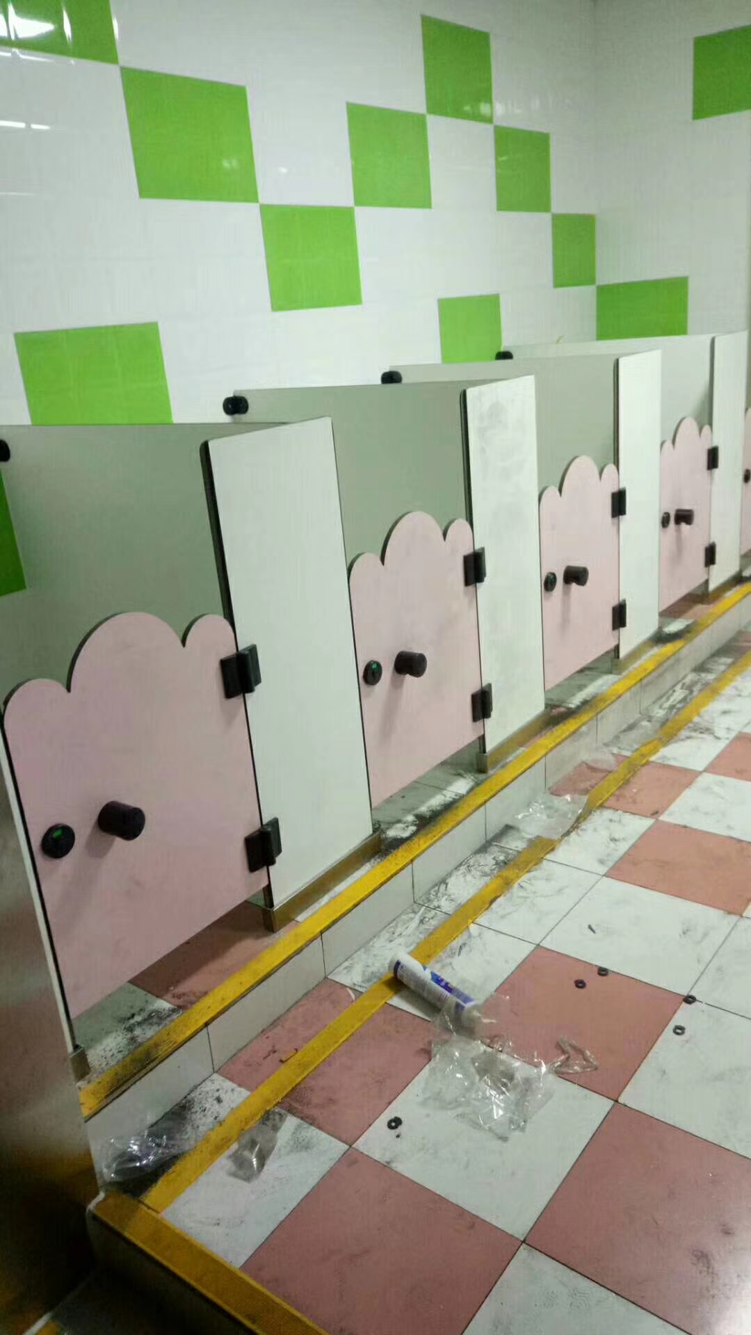 幼兒園廁所隔斷4